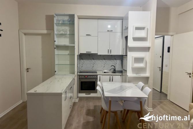 Shtepi me qera Apartament ne Tirane, 3+1, Mobilimi Pjeserisht e mobiluar, Pagesa 600  Euro.