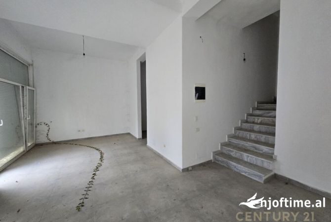 House for Sale 5+1 in Tirana - 580,000 Euro