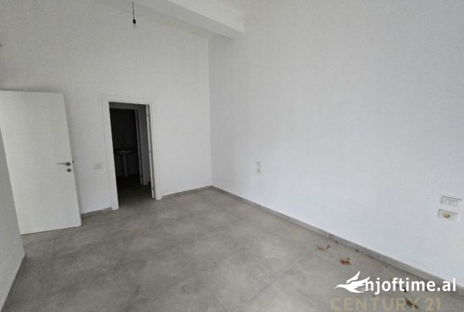 Shtepi ne shitje Apartament ne Tirane, 5+1, Mobilimi Bosh, pa mobiluar, Pagesa 580,000  Euro.