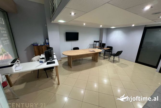 Ambient biznesi me qera 3+1 ne Tirane - 1,000 Euro