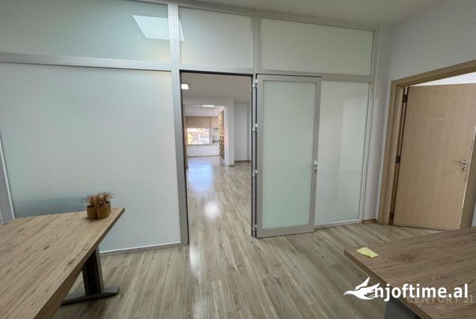Ambient biznesi me qera 4+1 ne Tirane - 2,500 Euro