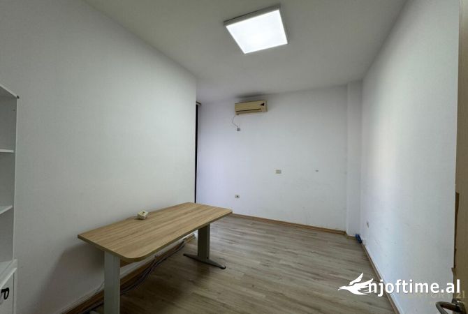 Ambient biznesi me qera 4+1 ne Tirane - 2,500 Euro