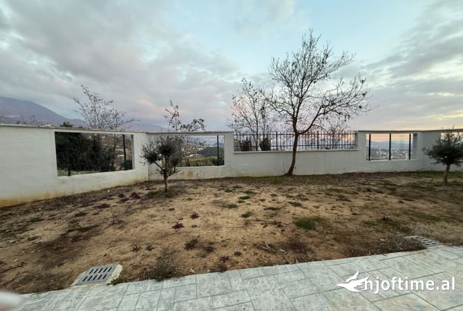 Shtepi ne shitje 2+1 ne Tirane - 180,000 Euro