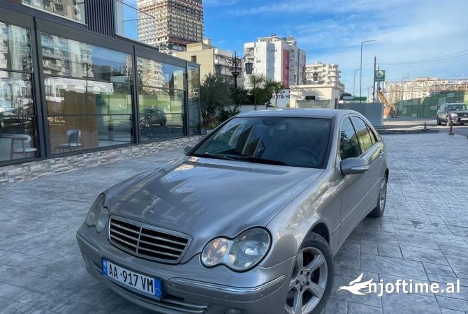 Makina ne shitje  ne Tirane - 4,000 Euro
