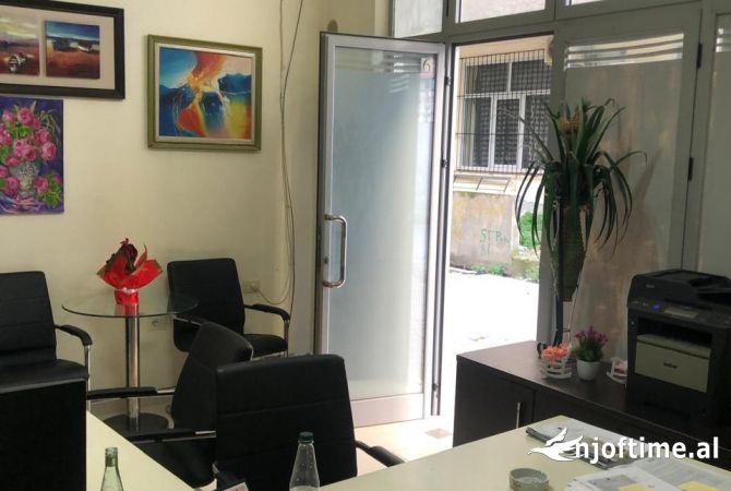 Ambient biznesi ne shitje 3+1 ne Vlore - 40,000 Euro