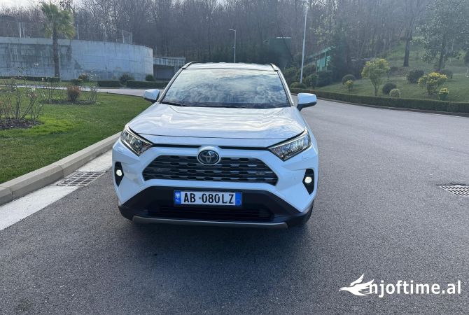 Makina ne shitje ne Tirane - 36,000 Euro