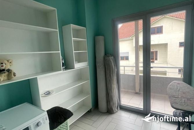 Shtepi me qera Shtepi Private ne Tirane, 7+1, Mobilimi E mobiluar, Pagesa 1,350  Euro.