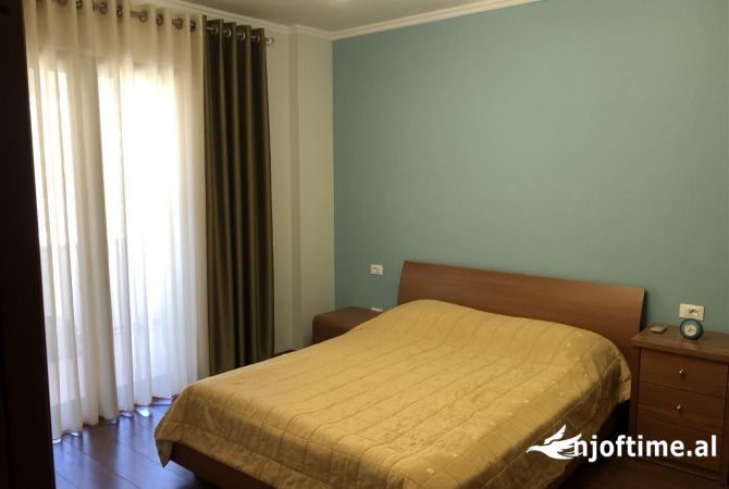 Shtepi me qera Apartament ne Tirane, 3+1, Mobilimi E mobiluar, Pagesa 1,050  Euro.