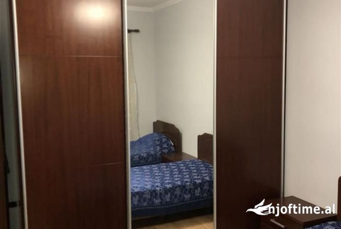 Shtepi me qera Apartament ne Tirane, 1+1, Mobilimi E mobiluar, Pagesa 600  Euro.