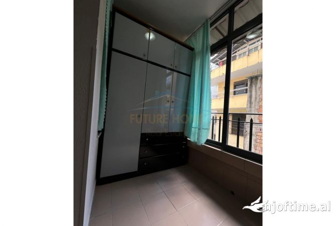 Shtepi me qera Apartament ne Tirane, 2+1, Mobilimi E mobiluar, Pagesa 700  Euro.