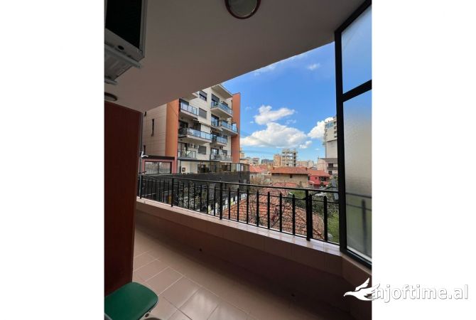 Shtepi me qera Apartament ne Tirane, 2+1, Mobilimi E mobiluar, Pagesa 700  Euro.