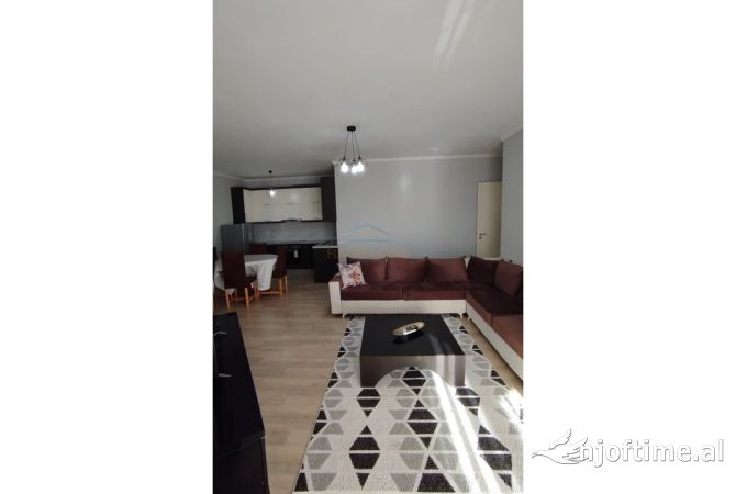 Shtepi me qera Apartament ne Tirane, 2+1, Mobilimi E mobiluar, Pagesa 550  Euro.