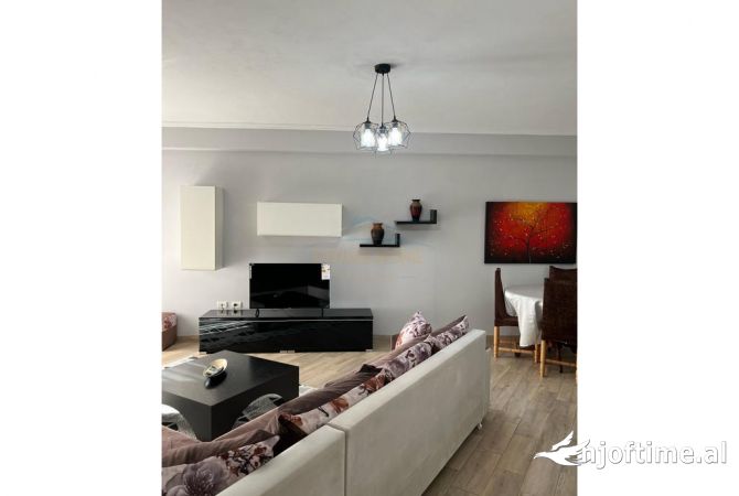 Shtepi me qera Apartament ne Tirane, 2+1, Mobilimi E mobiluar, Pagesa 550  Euro.