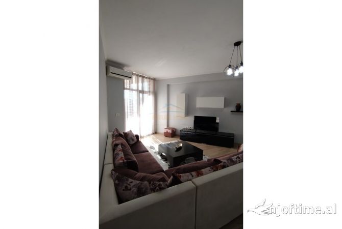 Shtepi me qera Apartament ne Tirane, 2+1, Mobilimi E mobiluar, Pagesa 550  Euro.