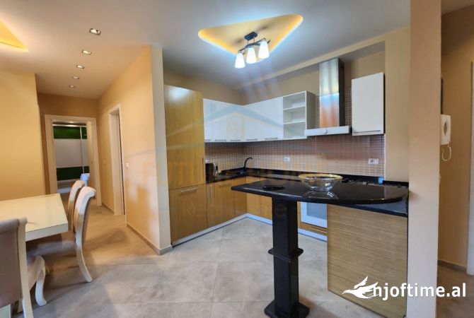 Shtepi me qera Apartament ne Tirane, 2+1, Mobilimi E mobiluar, Pagesa 800  Euro.