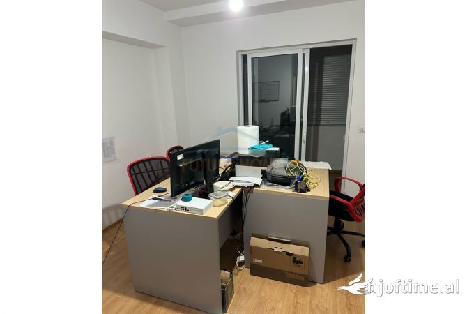 Qera, Ambient, Zyrash, Sheshi Wilson, Tirane