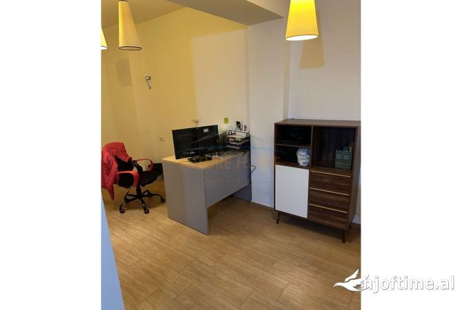 Qera, Ambient, Zyrash, Sheshi Wilson, Tirane