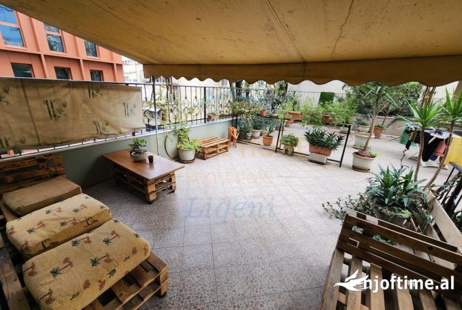 Shtepi me qera Apartament ne Tirane, 3+1, Mobilimi E mobiluar, Pagesa 1,200  Euro.