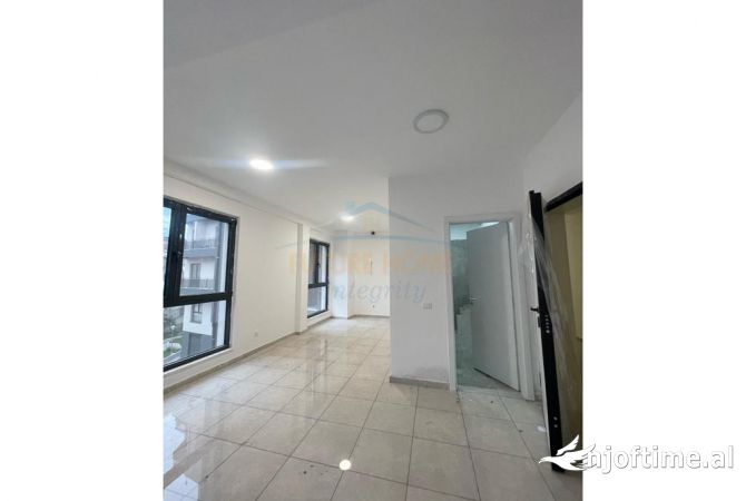 Ambient biznesi me qera 3+1 ne Tirane - 800 Euro