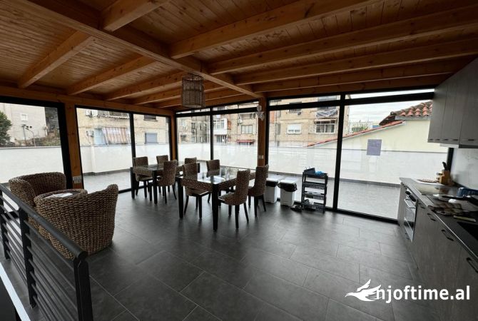 Shtepi ne shitje Vila Luksoze ne Tirane, 7+1, Mobilimi E mobiluar, Pagesa 800,000  Euro.