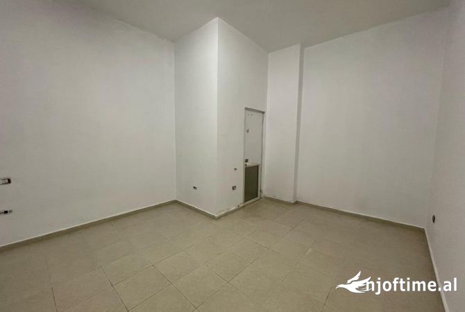 Ambient biznesi me qera 3+1 ne Tirane - 350 Euro