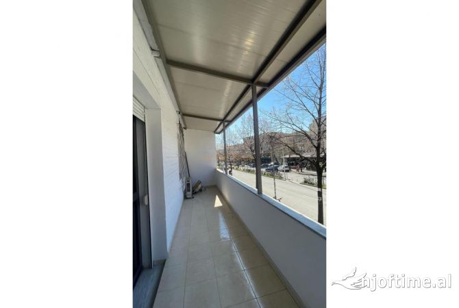 Shtepi me qera Apartament ne Tirane, 2+1, Mobilimi Bosh, pa mobiluar, Pagesa 400  Euro.