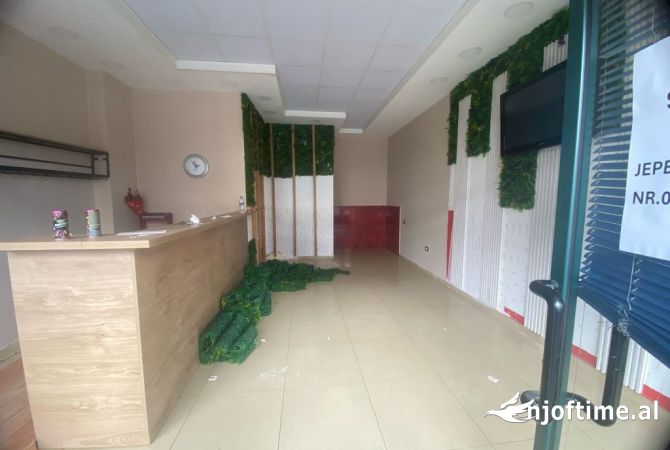 Ambient biznesi me qera 1+1 ne Tirane - 45,000 Leke