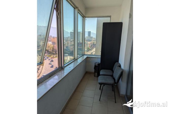 Qera, Ambient Biznesi, Zogu I Zi, Tirane.