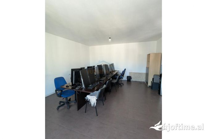 Ambient biznesi me qera 3+1 ne Tirane - 900 Euro