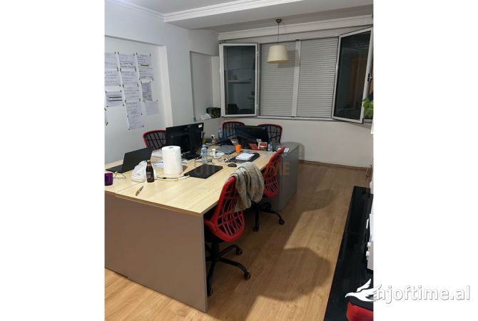 Ambient biznesi me qera 3+1 ne Tirane - 800 Euro