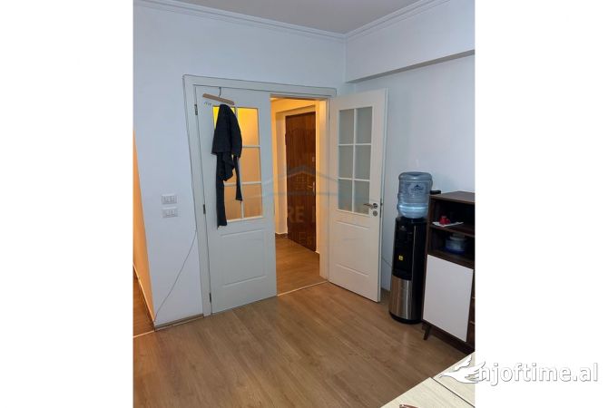 Ambient biznesi me qera 3+1 ne Tirane - 800 Euro