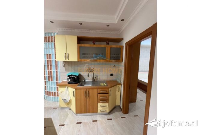 Shtepi me qera 2+1 ne Tirane - 1,000 Euro