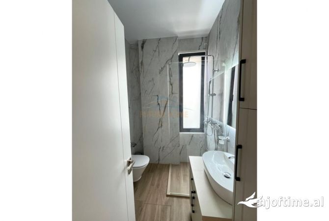 Shtepi ne shitje Apartament ne Tirane, 2+1, Mobilimi E mobiluar, Pagesa 225,000  Euro.