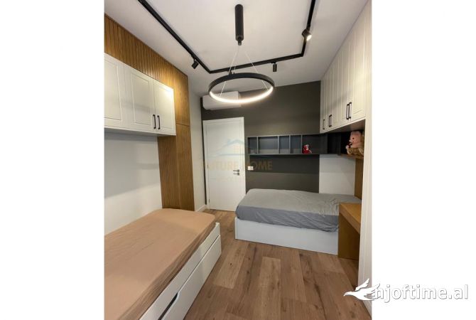 Shtepi ne shitje Apartament ne Tirane, 2+1, Mobilimi E mobiluar, Pagesa 225,000  Euro.