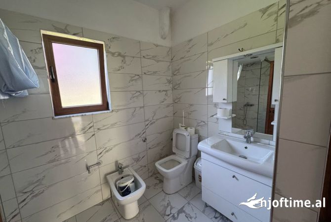 Shtepi me qera Apartament ne Tirane, 2+1, Mobilimi Pjeserisht e mobiluar, Pagesa 400  Euro.