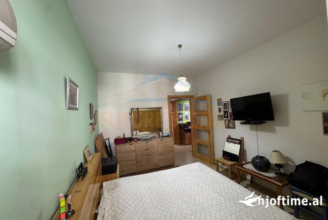 Shtepi ne shitje Apartament ne Tirane, 2+1, Mobilimi E mobiluar, Pagesa 250,000  Euro.