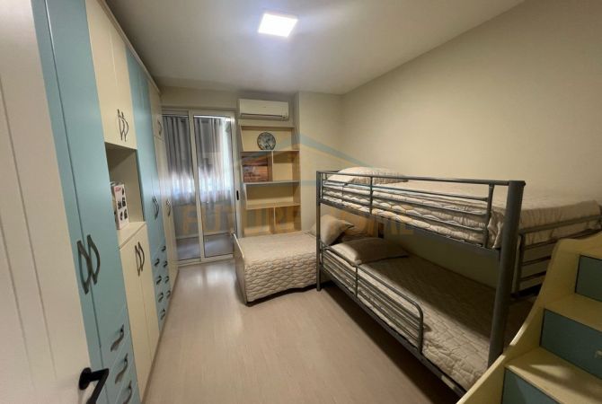 Shtepi me qera Apartament ne Tirane, 2+1, Mobilimi E mobiluar, Pagesa 700  Euro.