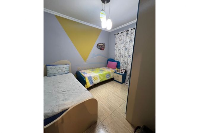 Shtepi ne shitje Apartament ne Tirane, 2+1, Mobilimi E mobiluar, Pagesa 155,000  Euro.