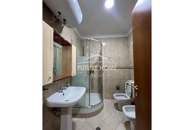 Shtepi ne shitje Apartament ne Tirane, 2+1, Mobilimi E mobiluar, Pagesa 168,000  Euro.