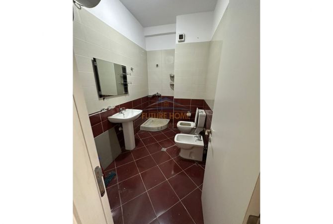 Shtepi ne shitje Apartament ne Tirane, 2+1, Mobilimi Bosh, pa mobiluar, Pagesa 300,000  Euro.