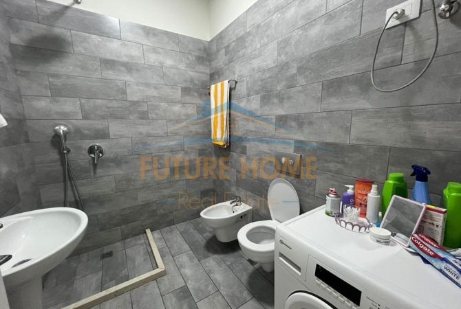 Shtepi ne shitje Apartament ne Tirane, 2+1, Mobilimi E mobiluar, Pagesa 175,000  Euro.