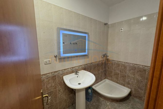 Shtepi me qera Apartament ne Tirane, 1+1, Mobilimi E mobiluar, Pagesa 430  Euro.