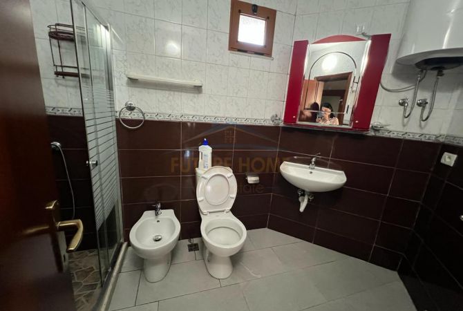 Shtepi me qera Apartament ne Tirane, 3+1, Mobilimi E mobiluar, Pagesa 800  Euro.