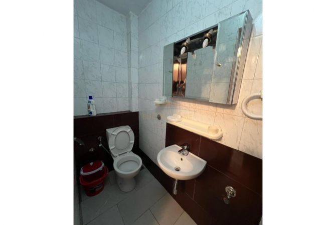 Shtepi me qera Apartament ne Tirane, 3+1, Mobilimi E mobiluar, Pagesa 800  Euro.