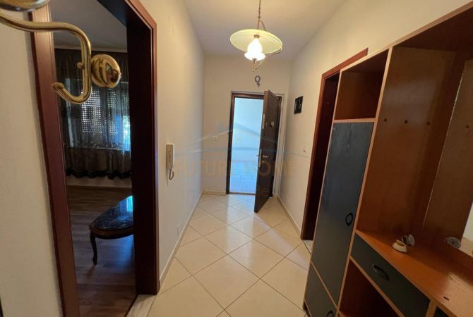 Shtepi me qera Apartament ne Tirane, 3+1, Mobilimi E mobiluar, Pagesa 800  Euro.