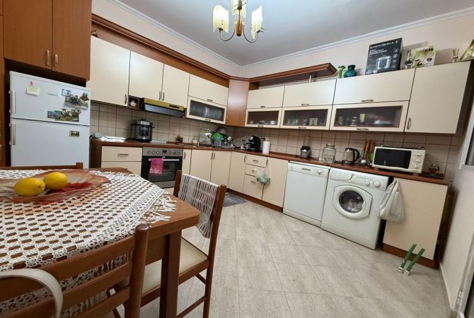 Shtepi ne shitje Apartament ne Tirane, 1+1, Mobilimi E mobiluar, Pagesa 159,000  Euro.