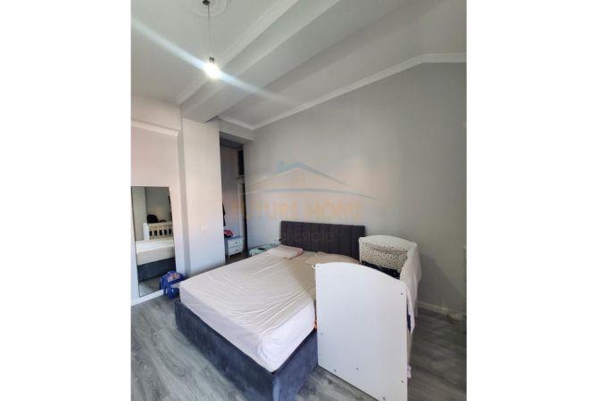 Shtepi ne shitje Apartament ne Tirane, 3+1, Mobilimi E mobiluar, Pagesa 200,000  Euro.