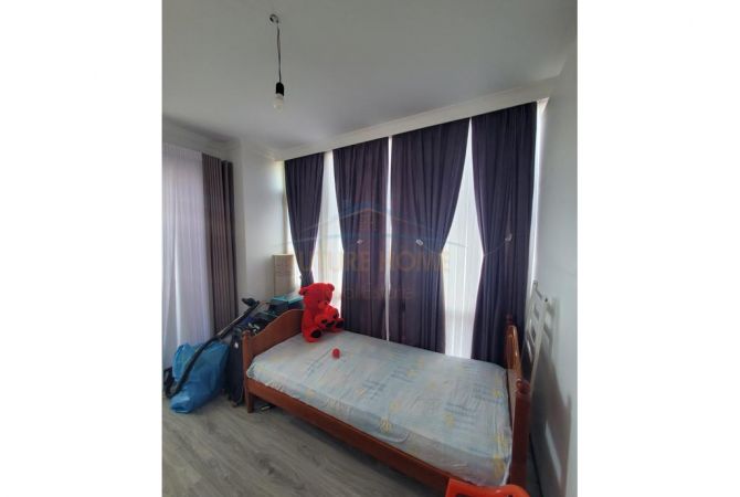 Shtepi ne shitje Apartament ne Tirane, 3+1, Mobilimi E mobiluar, Pagesa 200,000  Euro.
