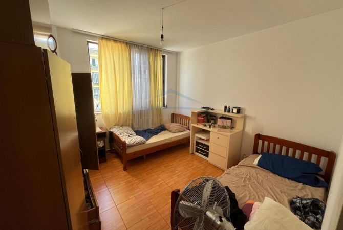 Shtepi ne shitje Apartament ne Tirane, 2+1, Mobilimi Bosh, pa mobiluar, Pagesa 125,000  Euro.