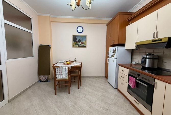 Shtepi ne shitje Apartament ne Tirane, 1+1, Mobilimi E mobiluar, Pagesa 159,000  Euro.